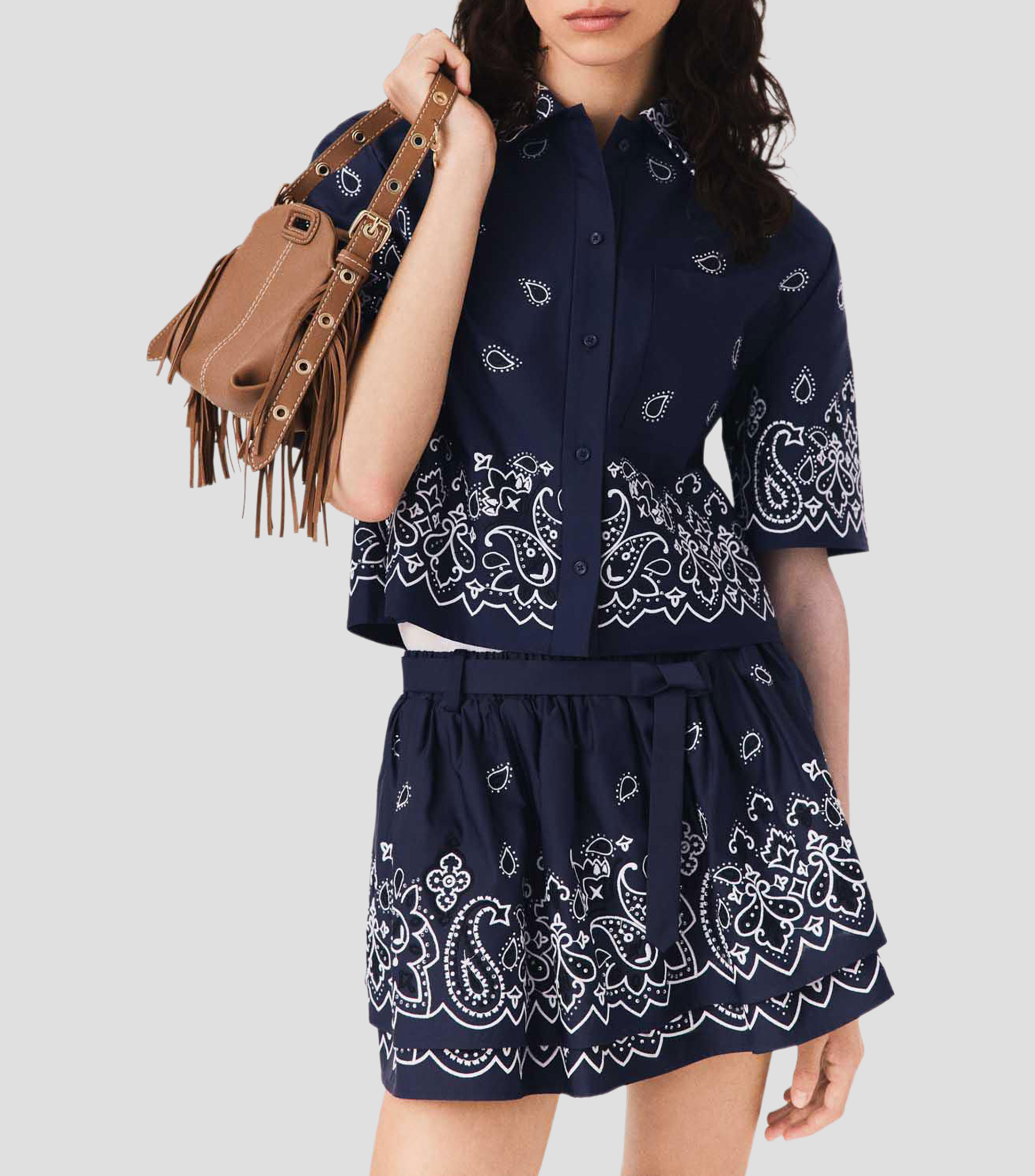 Camisa con estampado bandana manga corta Mujer